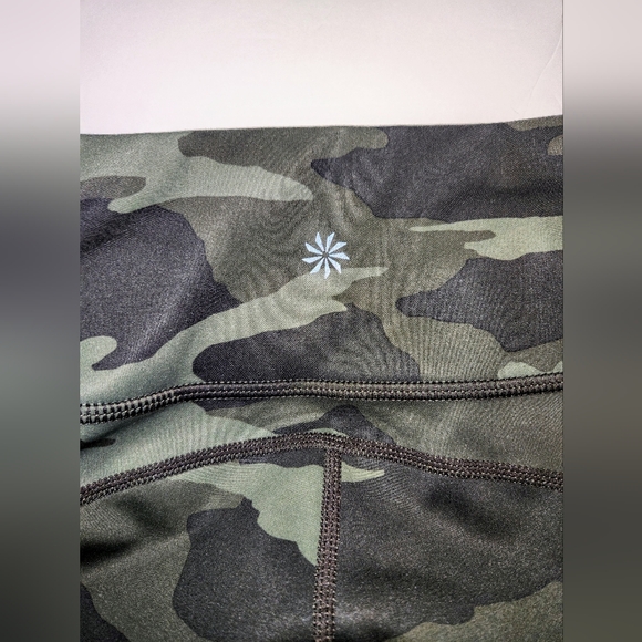 Athleta Contender 7/8 Leggings Womens Size Small Green Camo Stretch Shaping - Picture 3 of 11
